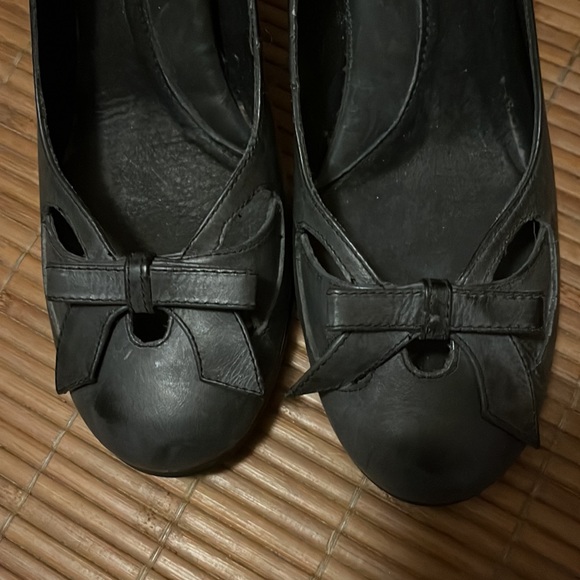 Restricted Leather heels with bows - Picture 5 of 9